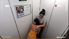 Martinasmith preso no elevador fazendo sexo em público