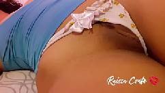 Peguei minha tia só de calcinha veja oque ela fez me surpreendeu