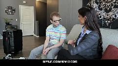 Gostosa gilf passa fim de semana com enteado