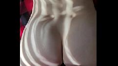 Bunda ver trabalho no pé com gozada