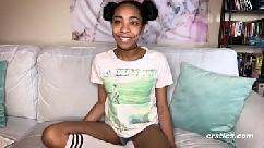 Bookworm kitty nos apresenta seu lado excêntrico