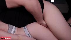 O padrasto me fodeu durante as filmagens da fita de sexo