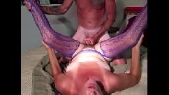 Encher minha boceta cabeluda com um punhado de pau