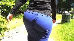 Mãe grande foda burro wedgie público