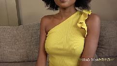 Provocação quente luna corazon chupa e monta habilmente em seu pau duro