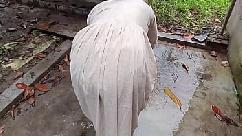 Estranho entrou para beber água e foi embora depois de me foder