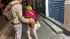 Ele foi pintar e se masturba na rua até esguichar