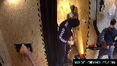 Morena de 18 anos em glory hole e enorme ejaculação