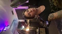 Felicity felina tocando bateria longa