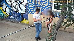 Sexy latina e convidada para casa para revelar uma vagina super peluda