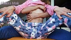 Professora de inglês toca duramente meus seios e minha buceta depois da aula