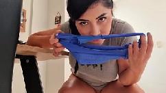 Martina quase foi pega pela avó esguichando por um costume