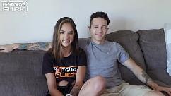 O bichano minúsculo de skylar é destruído pelo galo monstro de jayden