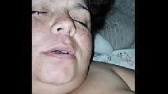 Esposa vem enquanto eles abrem seu ânus