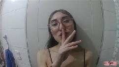 Eu a chupo secretamente em uma reunião de família