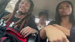 Gaktrizzy fez a vadia má chupar o pau dele bem ali na minha frente