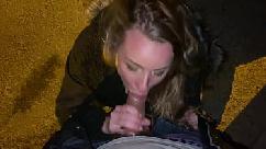 Em um beco em nice ele me pega e enche minha bucetinha depois do cinema