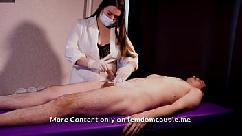 Enfermeira peituda fodida depois de barbear um membro