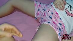 Minha hermanastra me deixa abaixar as calças e ela não tem calcinha