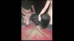 Casal mexicano no clube de swinger trios e buraco de glória (cabines)