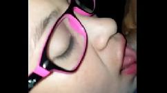 O amigo do meu marido entra em casa e eu transo com ele