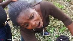 Eles nos pegaram no banheiro enquanto eu levava meu namorado para me foder hardcore