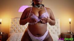 Peitos grandes e gordos precisam ser chupados