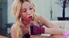 A pequena kenzie reeves fica com sua buceta apertada e esticada