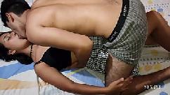 Câmera escondida grava casal excitado fazendo sexo romântico