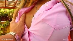 Loirinha devassa colocou a piroca no meio dos seus seios para fazer a alegria do marmanjo e depois deixou ele socar