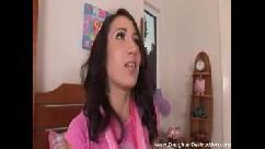 Safadinha ficou flertando de calcinha e sutiã e o malandro ficou com a pica tão dura igual concreto que não se segurou