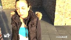 Gostosa deu bobeira em público ao exibir seu cuzinho e acabou tendo que liberar ele pro malandro comedor