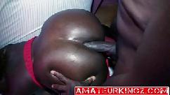 Negona realizando seu fetiche de fazer anal com cara dotado