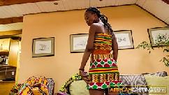 Negona gostosa da África vai para o teste do sofá e faz o malandro ter o melhor orgasmo de sua vida