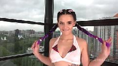 Novinha rabudinha de tranças fodendo muito com marmanjo roludo ela sai totalmente esfolada da foda