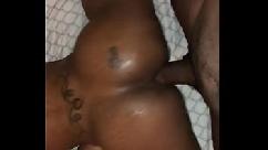 Botando no cu da morena tatuada