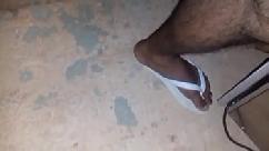 Malandro comedor se aproveitou de gostosinha morena que estava doida para levar madeira no cuzinho para socar muito forte no cuzinho dela e ela estava com tanto tesão que acabou medindo por mais madeira