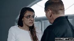 Malandrinha secretária brinca com um consolo no cuzinho e depois o malandro fica insaciável e dá muita piroca pra ela