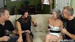 Orgia muito gostosa entre coroas