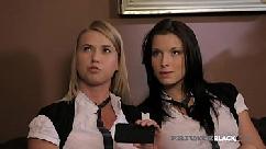 Duas melhores amigas vão para a casa de um negão roludo e realizam seu fetiche de foder com um negão