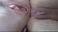 Duas lésbicas bucetudas se esfregando e tendo bastante tesão juntas tendo até cena de prolapso