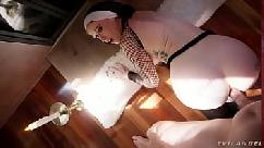 Garota religiosa e falsa puritana libera seu rabinho na encolha em um recinto vazio para suprir sua carência emocional