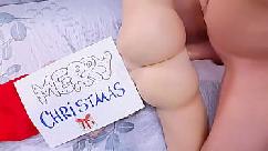 Malandro fodendo boneca com uma mensagem de feliz natal