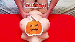 Malandro pervertido compra boneca sexual caríssima para meter forte nela pensando na sua namorada durante o halloween