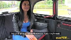 Morena faz boquete maravilhoso no taxista