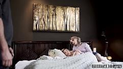 Safadinha gostosa disse que não queria ir para motel para transar preferiu transar na própria casa