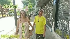 Chupando a buceta da novinha safada