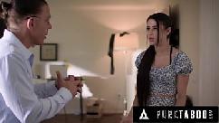 Garota com apenas 18 anos que tem tesão em homens velhos deixa um coroa conservado tirar sua virgindade do cuzinho